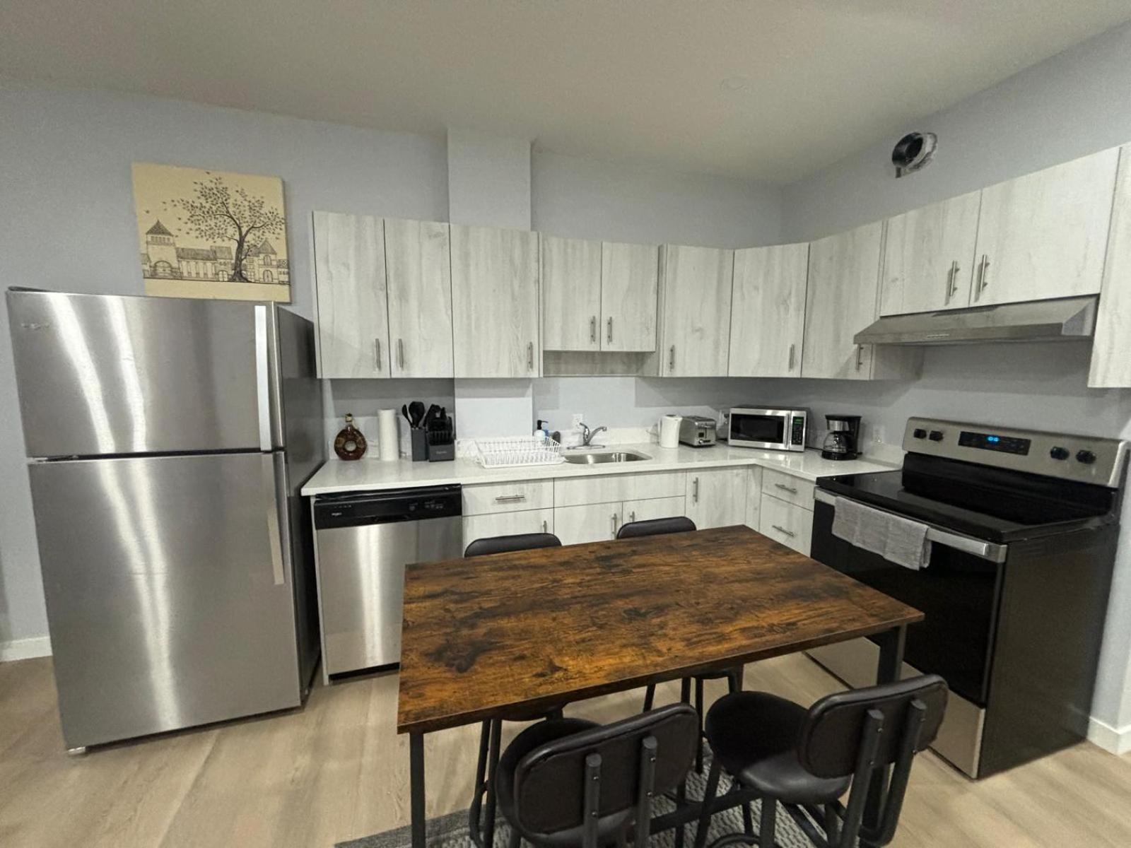 Apartment Stylish And Cozy Guest Calgary